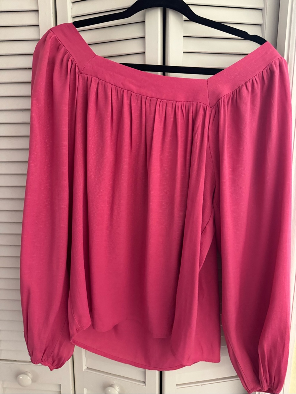 ANDRÉE BY UNIT Fuchsia Off-Shoulder Blouse